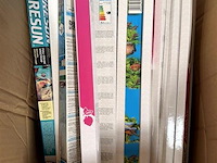 Doos, inh. div. aquarium toebehoren en enige vliegen-lamellen - afbeelding 2 van  4