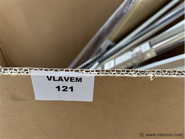 Doos, inh. div. profielen en rails - afbeelding 1 van  3