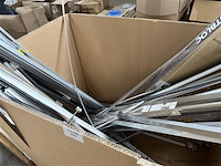 Doos, inh. div. profielen en rails - afbeelding 2 van  3