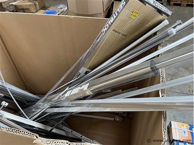 Doos, inh. div. profielen en rails - afbeelding 3 van  3
