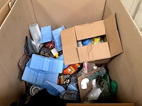 Doos, inh. partij div. huisdieren toebehoren