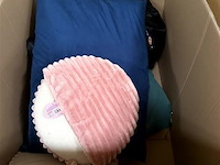 Doos, inh. partij div. huisdierkussens - afbeelding 1 van  1