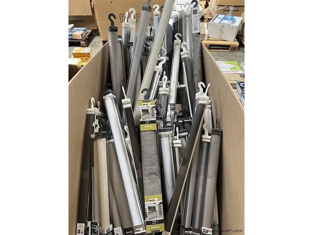 Doos, inh. partij div. raam verduistering - afbeelding 1 van  3