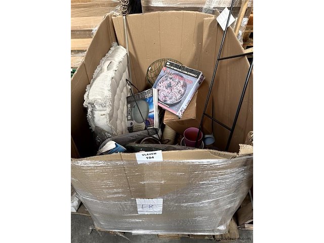 Doos, inh. partij diversen, wo. decoratie - afbeelding 1 van  3