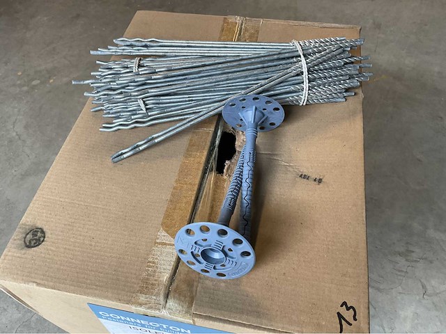 Doos isolatie pluggen 14 cm met spouwhaak - afbeelding 2 van  2