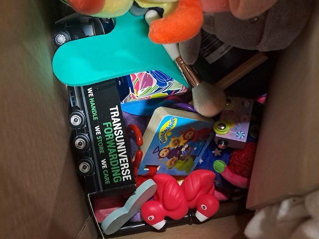 Doos knuffels en kinderspeelgoed - afbeelding 2 van  2