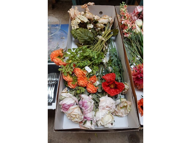 Doos kunstbloemen - afbeelding 1 van  3