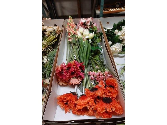 Doos kunstbloemen - afbeelding 1 van  3