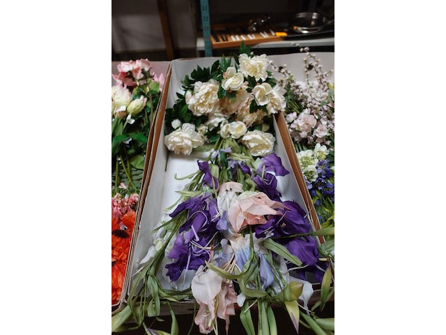 Doos kunstbloemen - afbeelding 1 van  3
