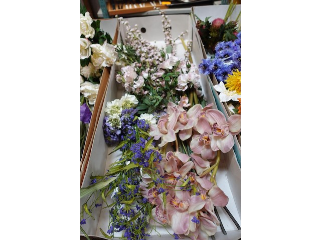 Doos kunstbloemen - afbeelding 1 van  3