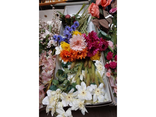 Doos kunstbloemen - afbeelding 1 van  3