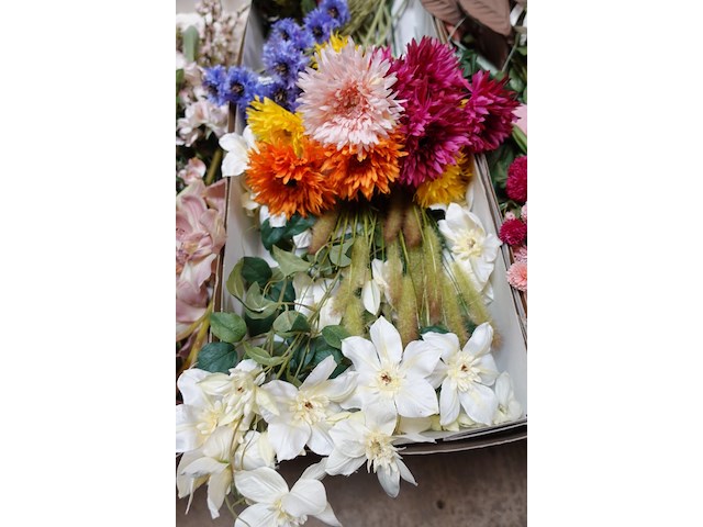 Doos kunstbloemen - afbeelding 2 van  3