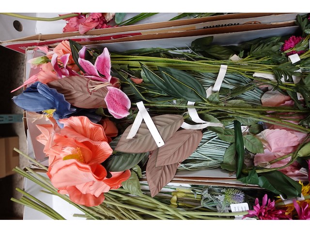 Doos kunstbloemen - afbeelding 3 van  3