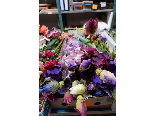 Doos kunstbloemen - afbeelding 1 van  3