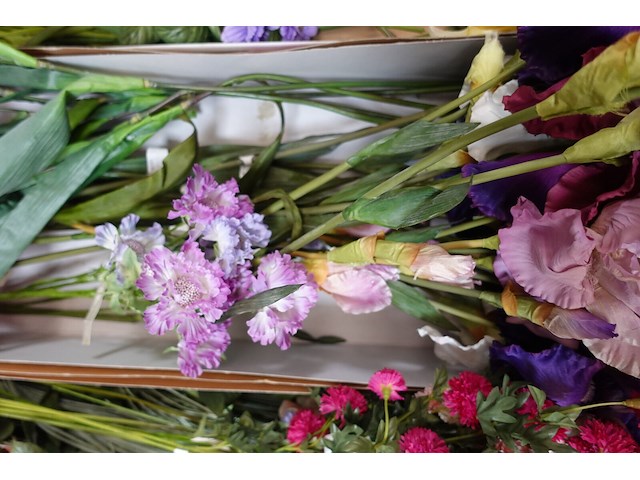 Doos kunstbloemen - afbeelding 3 van  3