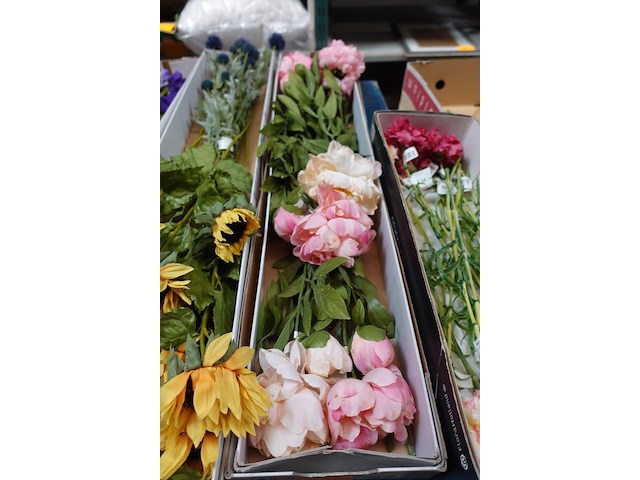 Doos kunstbloemen - afbeelding 1 van  3
