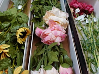 Doos kunstbloemen - afbeelding 1 van  3