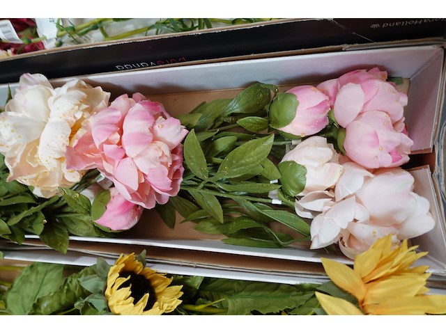 Doos kunstbloemen - afbeelding 2 van  3