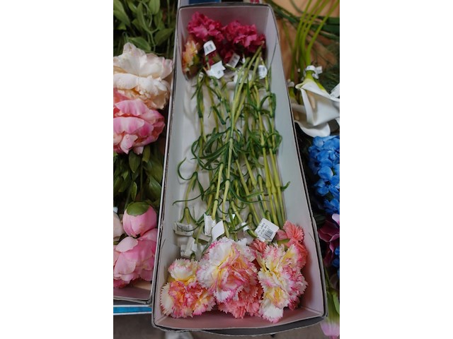 Doos kunstbloemen - afbeelding 1 van  3