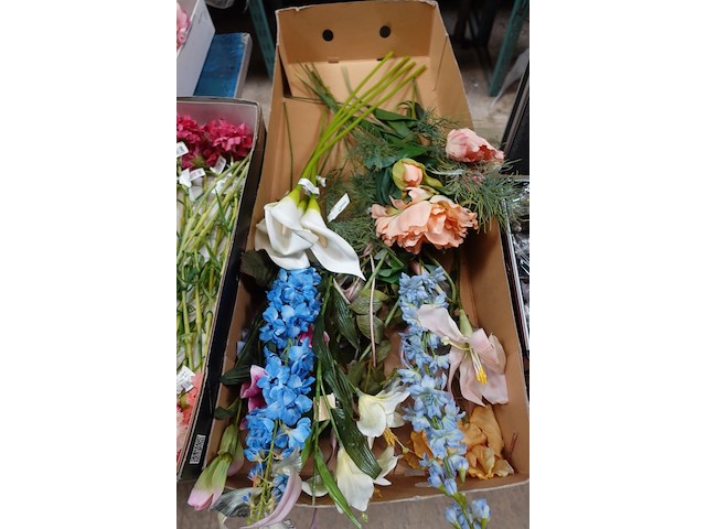 Doos kunstbloemen - afbeelding 1 van  3