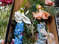 Doos kunstbloemen - afbeelding 1 van  3