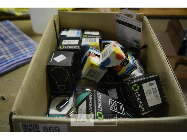 Doos lampen div kleuren en modellen - afbeelding 1 van  4