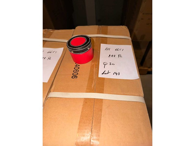Doos leder rond zwart/rood km - kerst- & seizoensartikelen (288x) - afbeelding 2 van  2