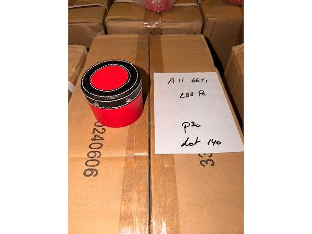 Doos leder rond zwart/rood km - kerst- & seizoensartikelen (288x) - afbeelding 2 van  2