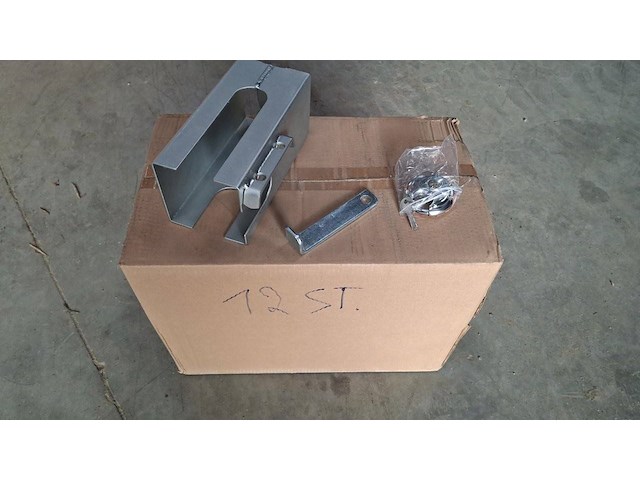 Doos met 12 sloten - afbeelding 1 van  1