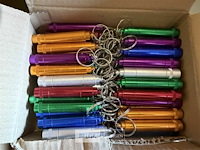Doos met ± 96st mini zaklampen - afbeelding 1 van  3