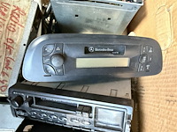 Doos met autoradio's voor mercedes - afbeelding 2 van  4