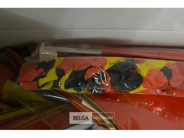 Doos met belgie versiering - afbeelding 4 van  4