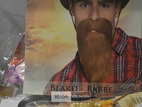 Doos met carnavalaccesoires - afbeelding 6 van  7