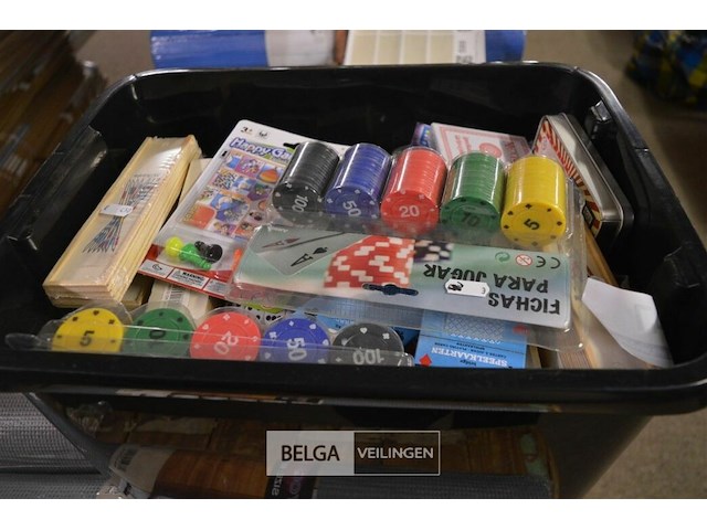 Doos met div mini spellen - afbeelding 1 van  4