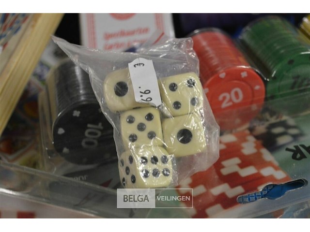 Doos met div mini spellen - afbeelding 4 van  4