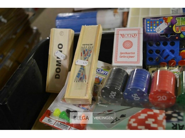 Doos met div mini spellen - afbeelding 3 van  4