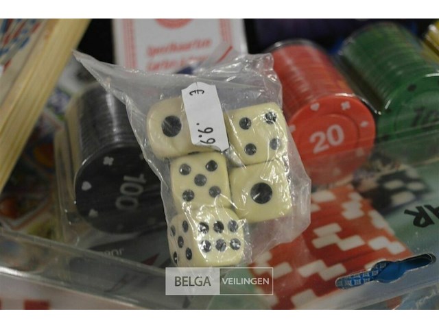 Doos met div mini spellen - afbeelding 4 van  4