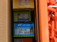 Doos met div schroeven en uitvulplaatjes - afbeelding 2 van  4