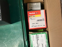 Doos met div schroeven en uitvulplaatjes - afbeelding 3 van  4