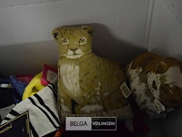 Doos met div soorten en maten sokken - afbeelding 4 van  5