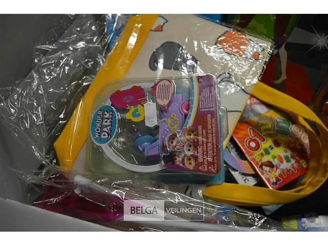 Doos met div speelgoed en make up - afbeelding 5 van  6