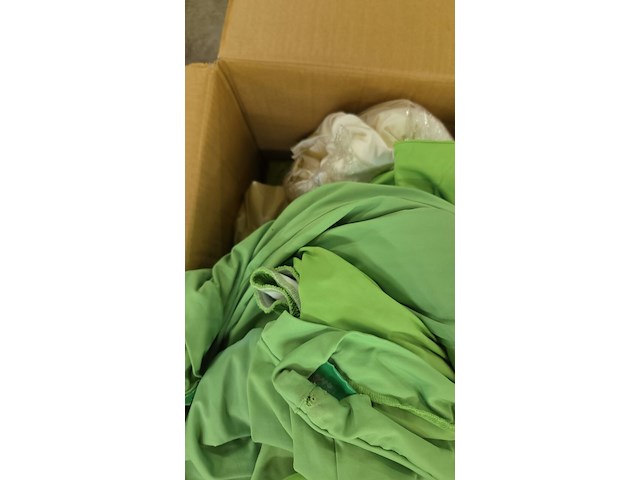 Doos met diverse nappen - afbeelding 1 van  2