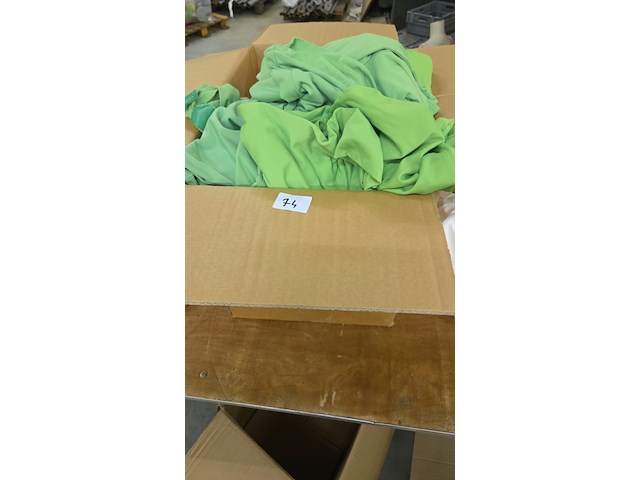 Doos met diverse nappen - afbeelding 2 van  2
