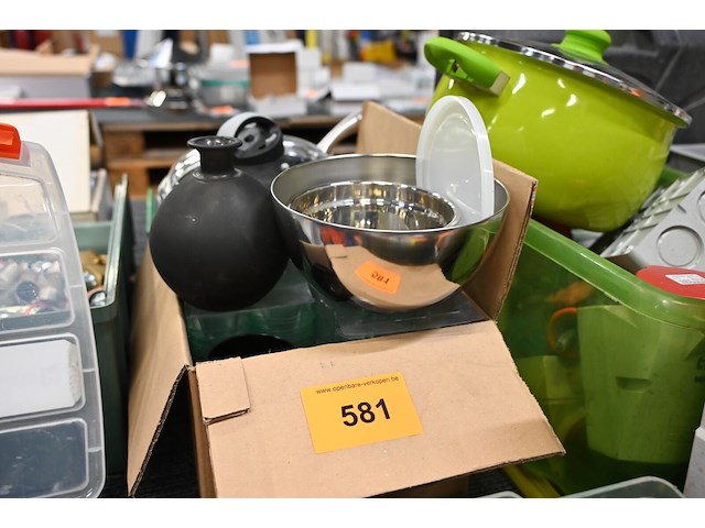 Doos met diverse toebehoren keuken - afbeelding 1 van  3