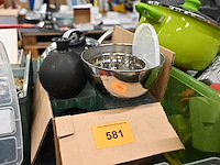 Doos met diverse toebehoren keuken - afbeelding 1 van  3