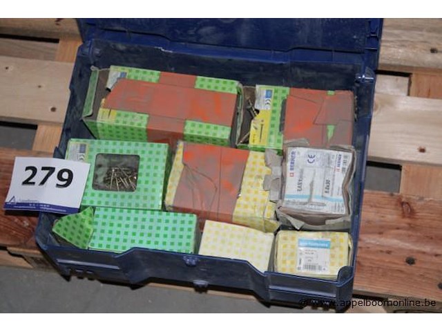 Doos met elektrische onderdelen - lampen en klemmen set steeksleutels en tangen - diverse maten doos met metalen staven doos met vloertegels - diverse kleuren - afbeelding 5 van  5