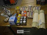 Doos met inhoud - afbeelding 1 van  6