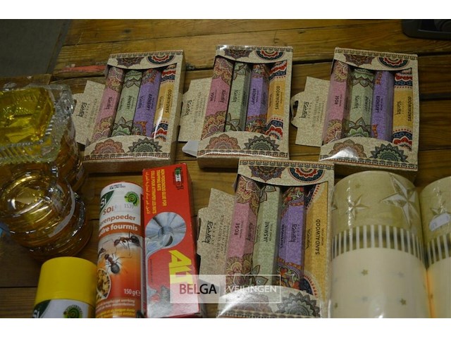 Doos met inhoud - afbeelding 3 van  6