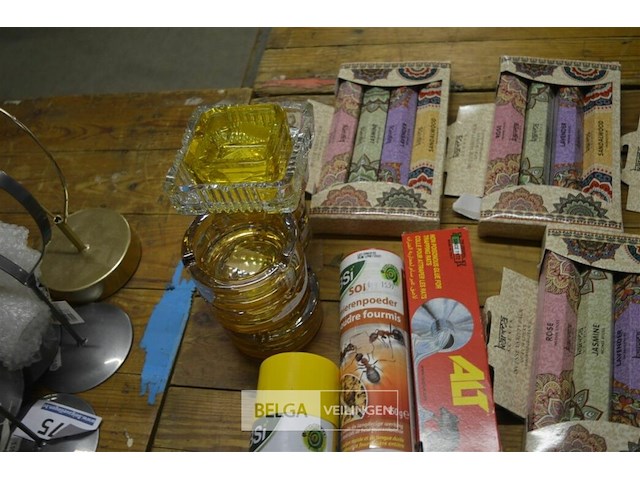 Doos met inhoud - afbeelding 4 van  6