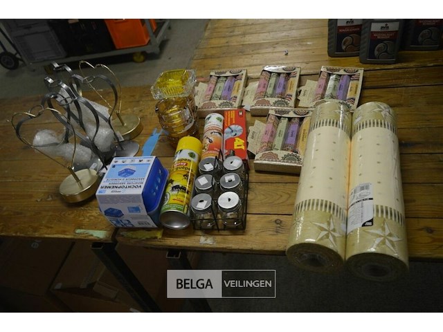 Doos met inhoud - afbeelding 1 van  6